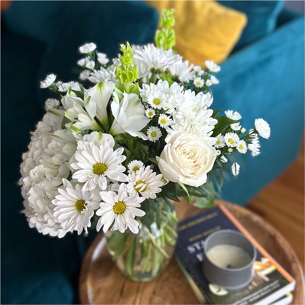 Classic Ivory – A Florist Original – DANI' SWEET DELIGHTS, Las Vegas NV